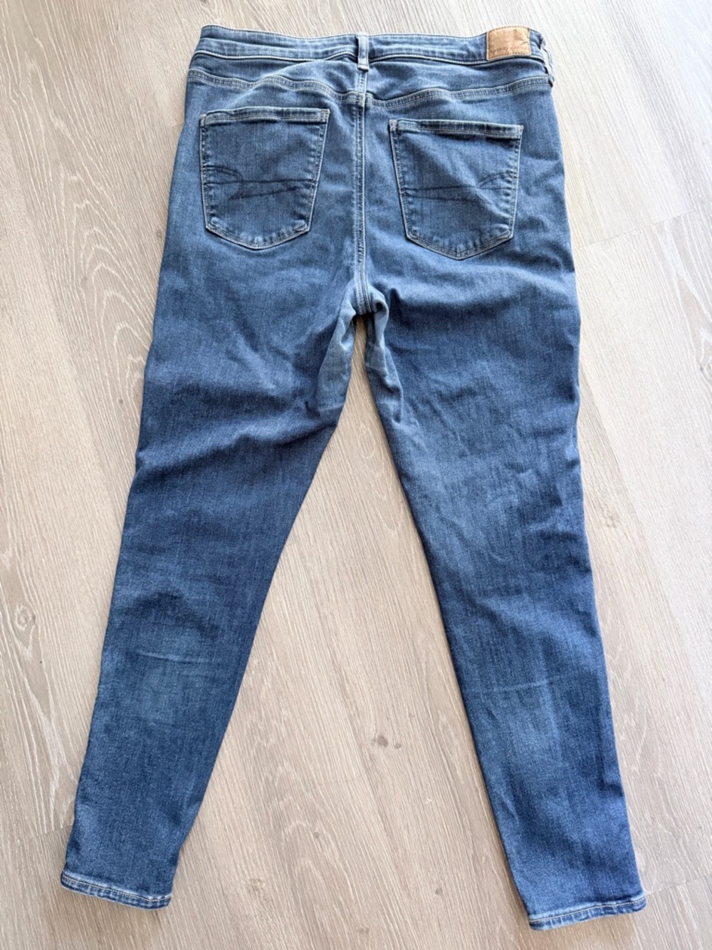 American Eagle Outfitters Light Wash Stretch Denim Jeans - Picture 5 of 7
